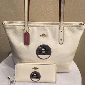 Coach Disney Minnie Tote and wallet
